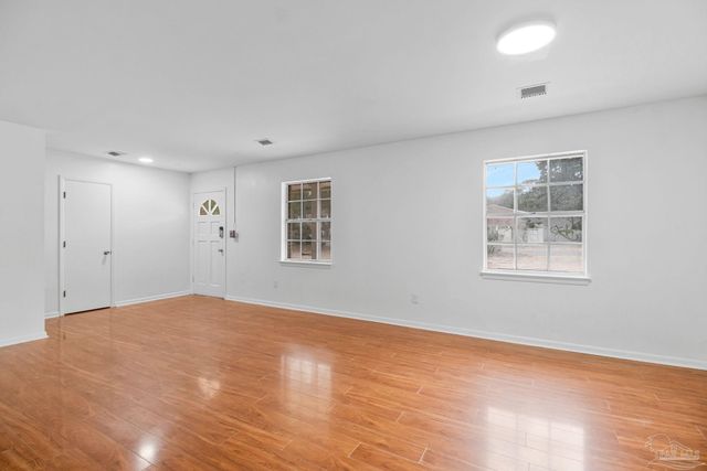 8090 Tippin Ave, Pensacola, FL 32514