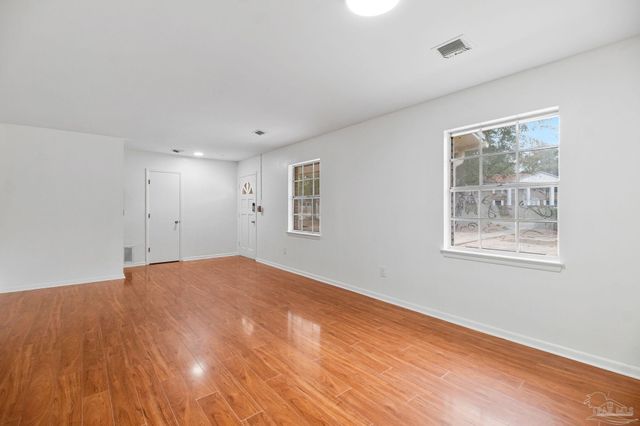 8090 Tippin Ave, Pensacola, FL 32514