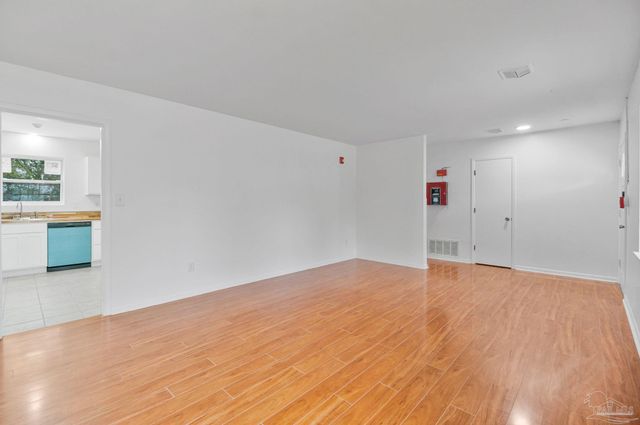 8090 Tippin Ave, Pensacola, FL 32514