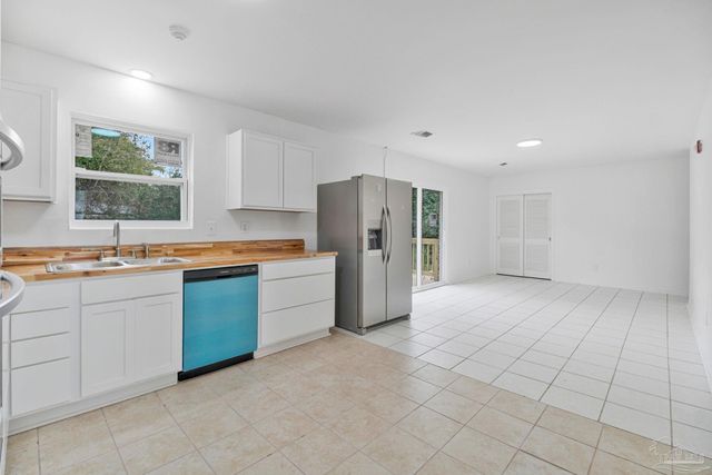 8090 Tippin Ave, Pensacola, FL 32514