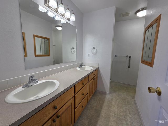 1134 Liberty Dr, Clarkston, WA 99403