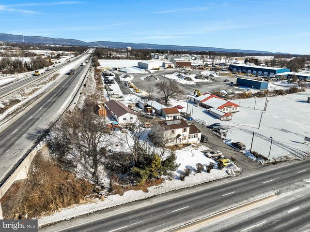 1836 W TRINDLE RD, Carlisle, PA 17013