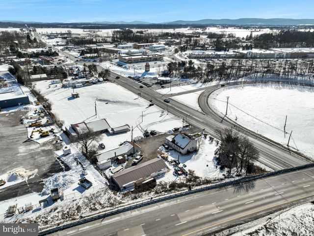1836 W TRINDLE RD, Carlisle, PA 17013