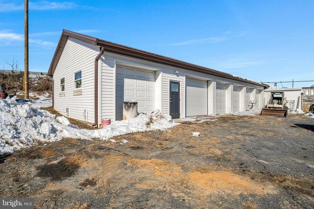 1836 W TRINDLE RD, Carlisle, PA 17013
