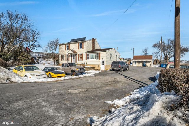 1836 W TRINDLE RD, Carlisle, PA 17013