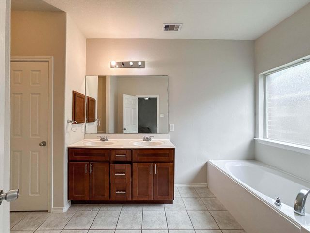 3041 Boxwood Springs Lane, Dickinson, TX 77539