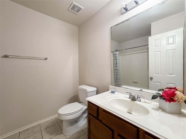 3041 Boxwood Springs Lane, Dickinson, TX 77539