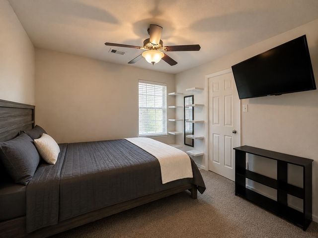 3041 Boxwood Springs Lane, Dickinson, TX 77539