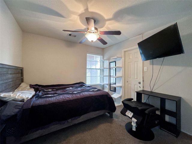 3041 Boxwood Springs Lane, Dickinson, TX 77539