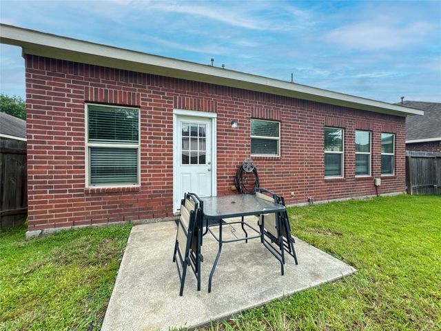 3041 Boxwood Springs Lane, Dickinson, TX 77539