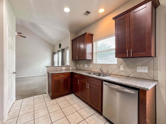 3041 Boxwood Springs Lane, Dickinson, TX 77539