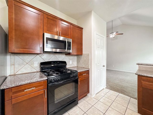 3041 Boxwood Springs Lane, Dickinson, TX 77539