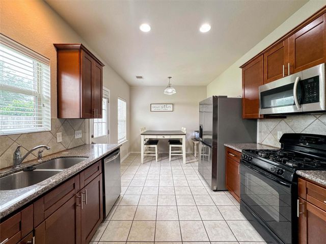 3041 Boxwood Springs Lane, Dickinson, TX 77539