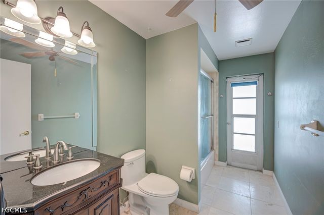 2301 SE 5th CT, Cape Coral, FL 33990