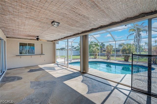 2301 SE 5th CT, Cape Coral, FL 33990