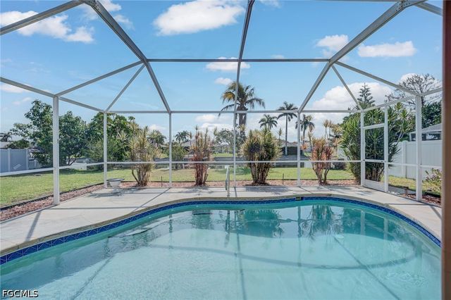 2301 SE 5th CT, Cape Coral, FL 33990