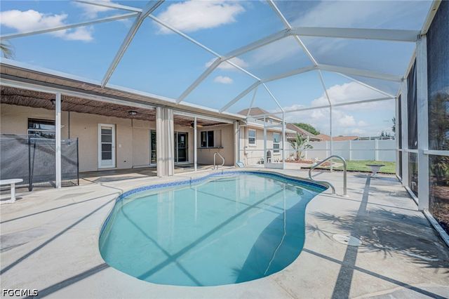 2301 SE 5th CT, Cape Coral, FL 33990