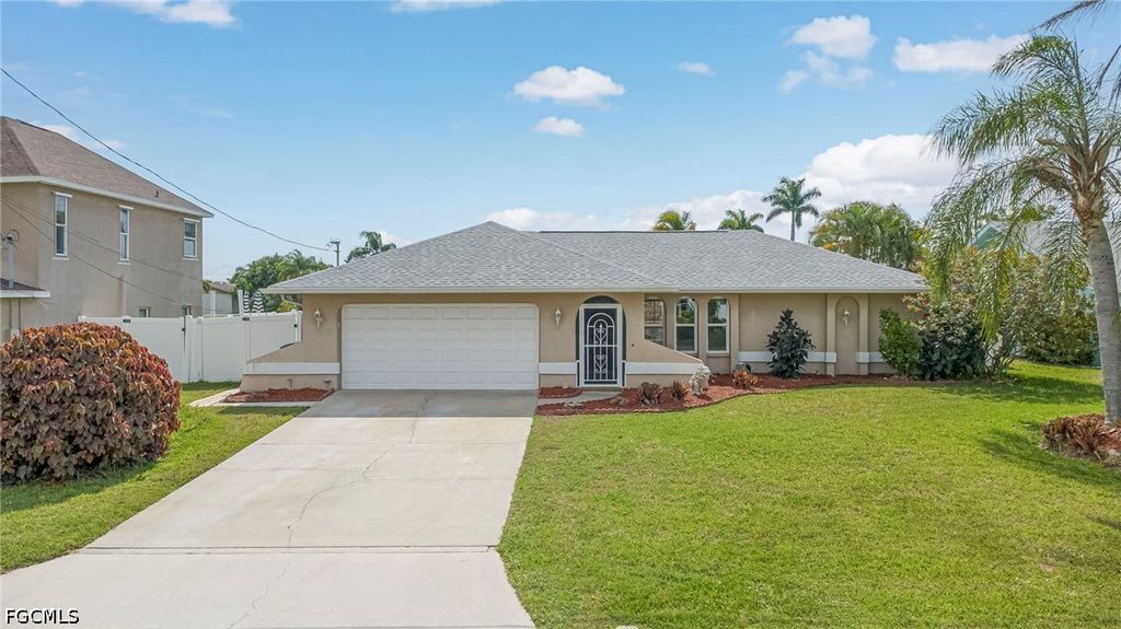 2301 SE 5th CT, Cape Coral, FL 33990