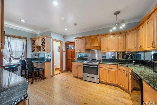 164-26 Grand Central Parkway, Jamaica, NY 11432