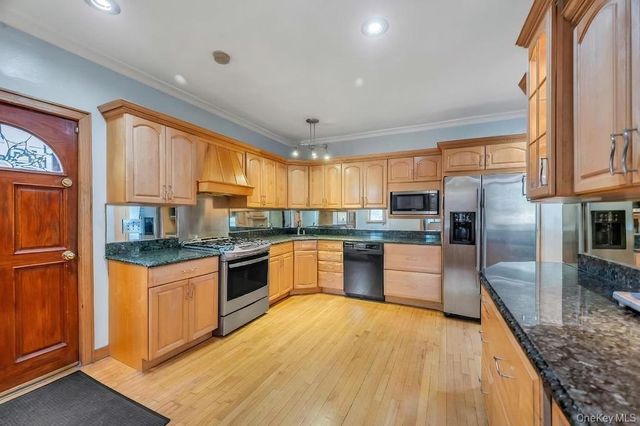 164-26 Grand Central Parkway, Jamaica, NY 11432