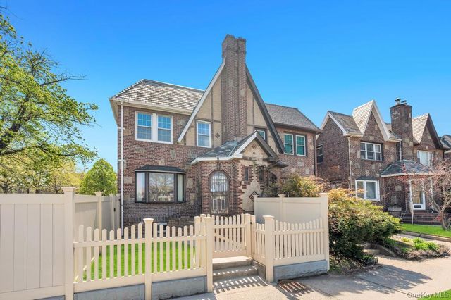 164-26 Grand Central Parkway, Jamaica, NY 11432