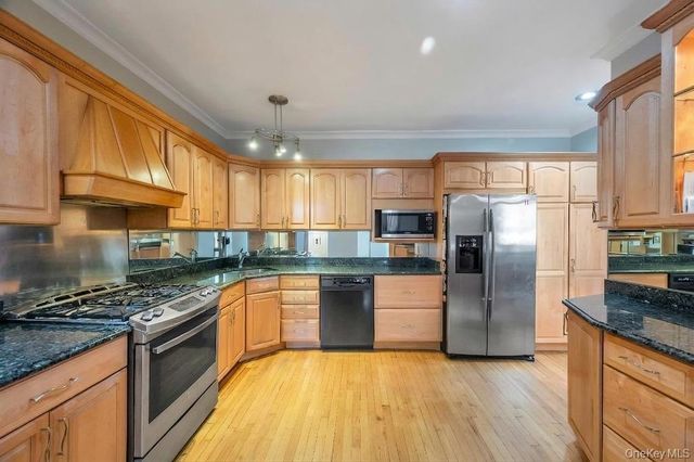 164-26 Grand Central Parkway, Jamaica, NY 11432