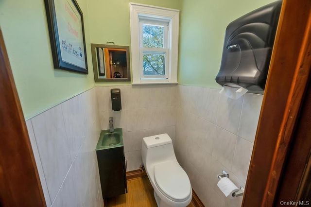 164-26 Grand Central Parkway, Jamaica, NY 11432