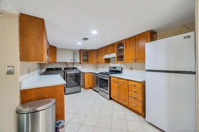 164-26 Grand Central Parkway, Jamaica, NY 11432