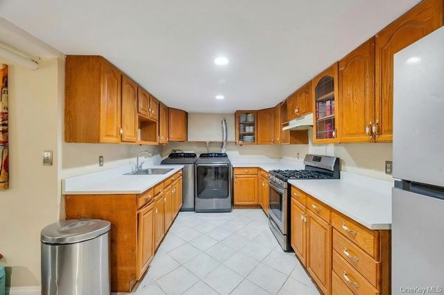 164-26 Grand Central Parkway, Jamaica, NY 11432