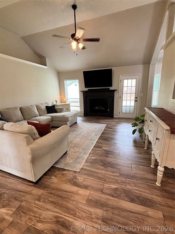 11006 E 118th Street N, Collinsville, OK 74021