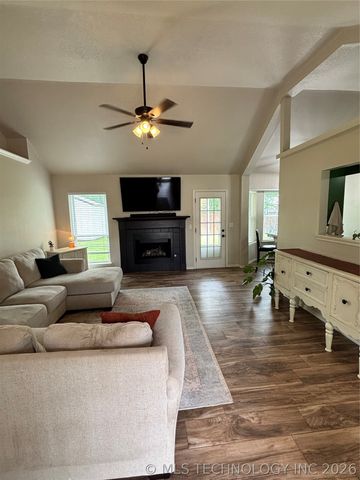 11006 E 118th Street N, Collinsville, OK 74021