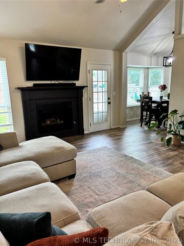 11006 E 118th Street N, Collinsville, OK 74021