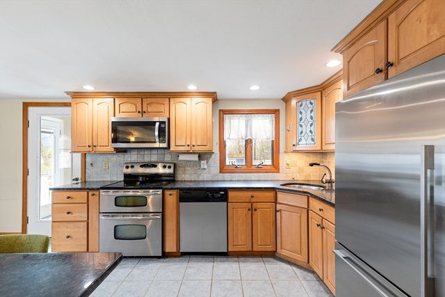 29 Lydon Lane, Kingston, MA 02364