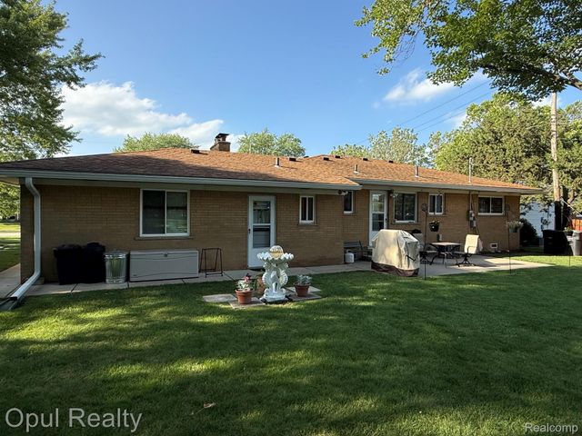 28369 Pembroke Street, Livonia, MI 48152