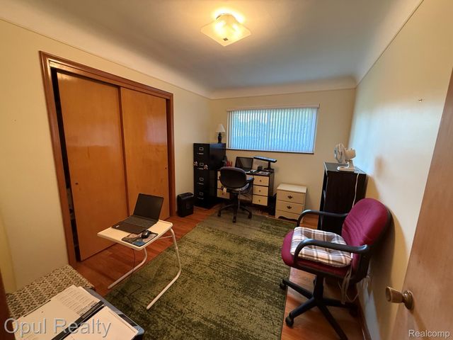 28369 Pembroke Street, Livonia, MI 48152