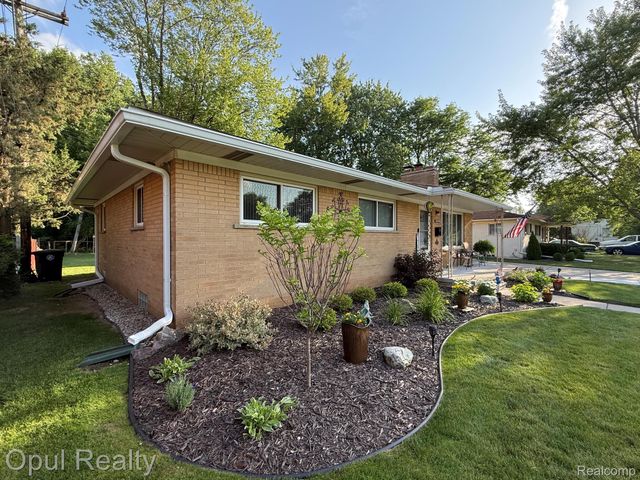 28369 Pembroke Street, Livonia, MI 48152