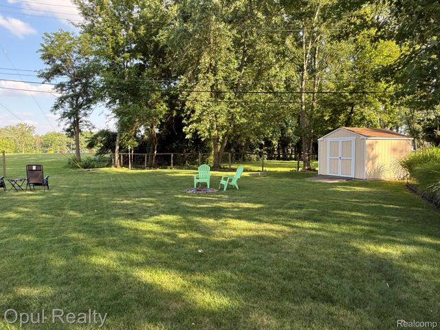 28369 Pembroke Street, Livonia, MI 48152
