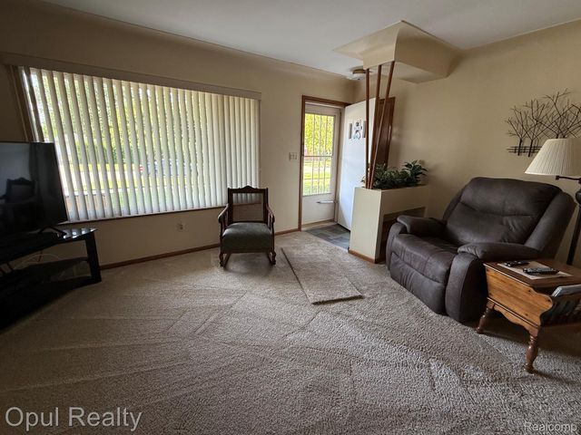 28369 Pembroke Street, Livonia, MI 48152