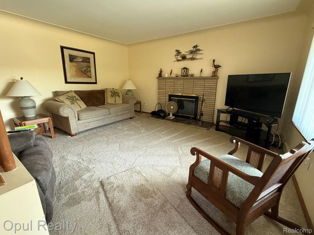 28369 Pembroke Street, Livonia, MI 48152