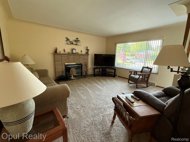 28369 Pembroke Street, Livonia, MI 48152