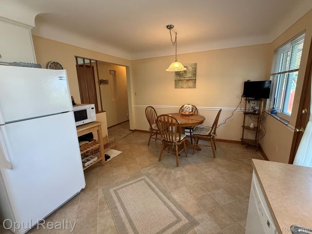 28369 Pembroke Street, Livonia, MI 48152