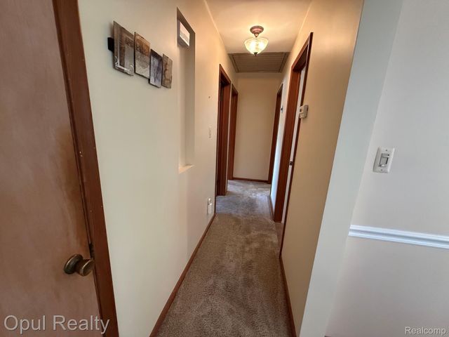 28369 Pembroke Street, Livonia, MI 48152
