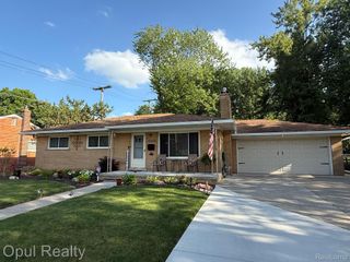 28369 Pembroke Street, Livonia, MI 48152