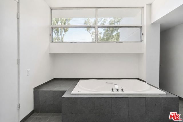 30047 Mulholland Highway, Agoura Hills, CA 91301
