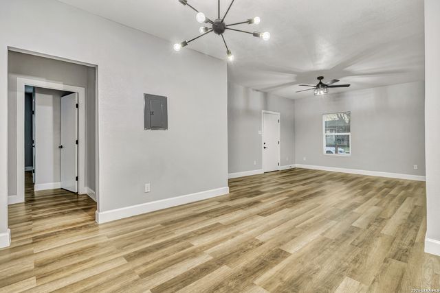 1805 Texas, San Antonio, TX 78228