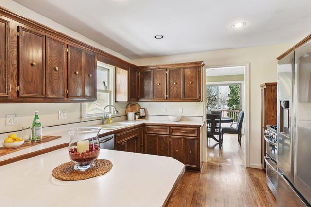 1521 Crest Drive, Chaska, MN 55318