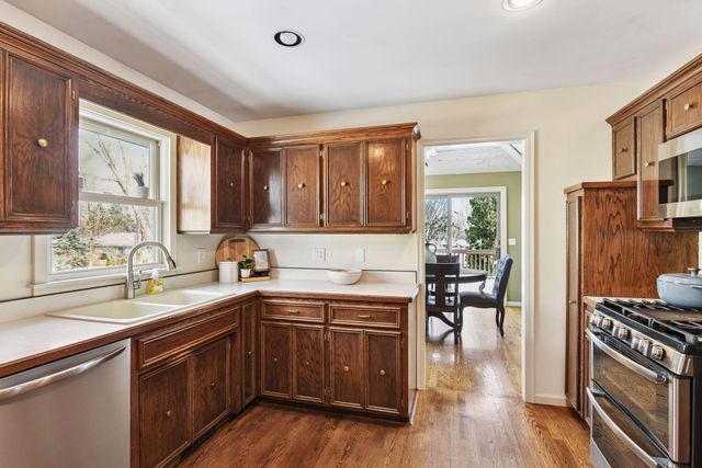 1521 Crest Drive, Chaska, MN 55318