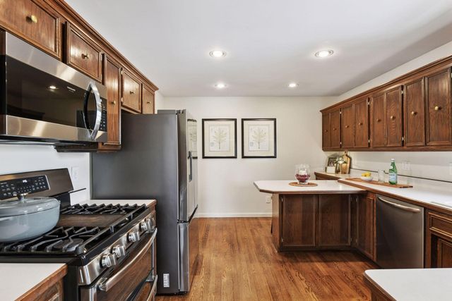 1521 Crest Drive, Chaska, MN 55318