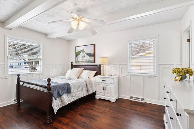 1521 Crest Drive, Chaska, MN 55318