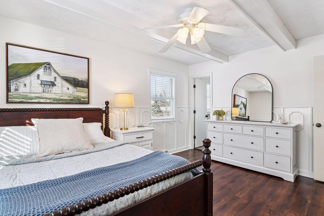 1521 Crest Drive, Chaska, MN 55318